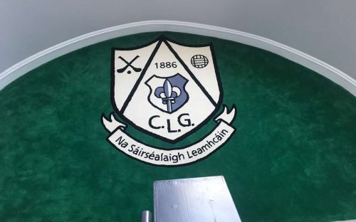Hand tufted carpet with club crest